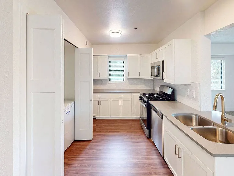 Green Ridge Apartments — Photo 19