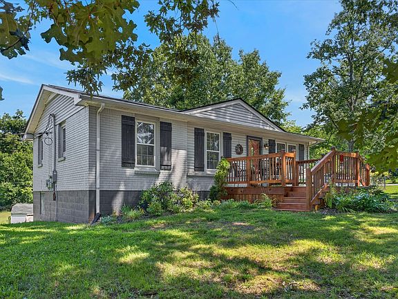 3rd image of 1304 Breeze Ln