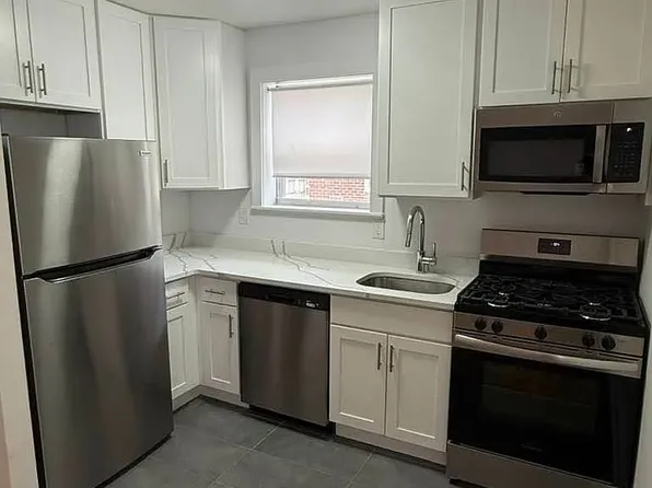224-11 64th Ave #A, Oakland Gardens, NY 11364