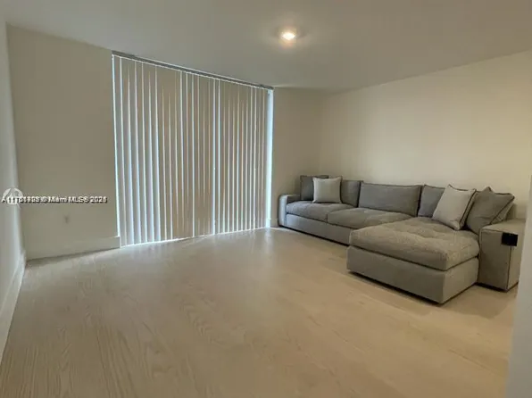 1720 NW North River Dr APT 503, Miami, FL 33125