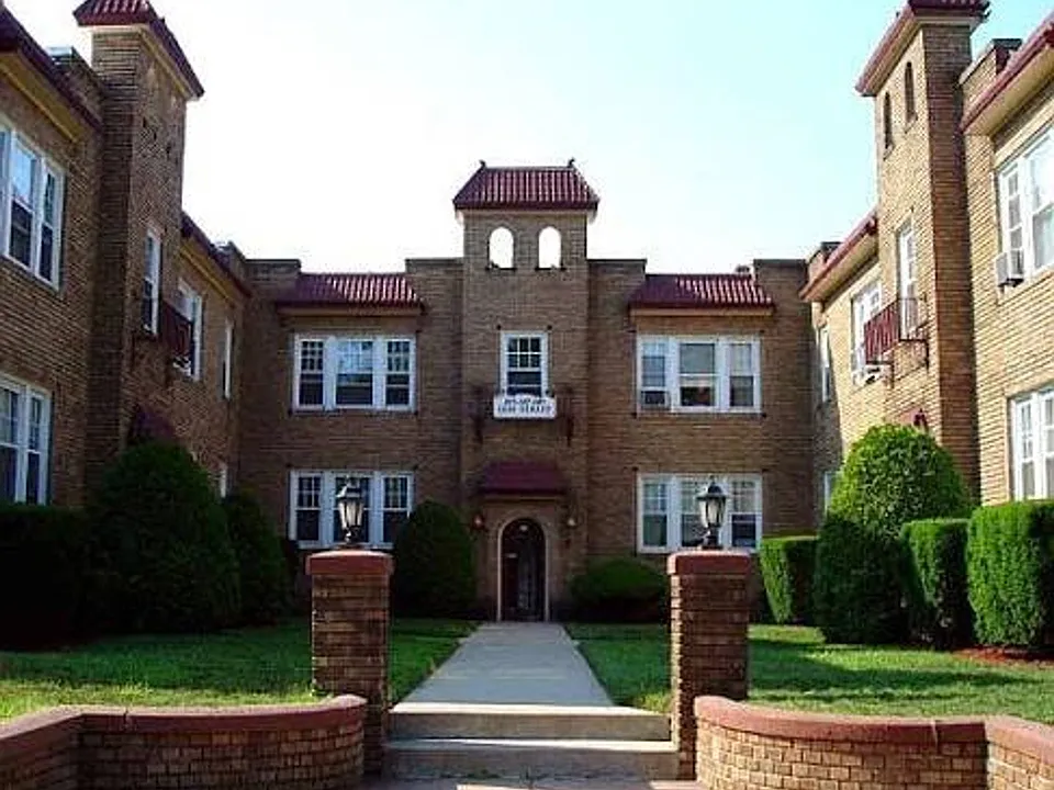 137 Elm St