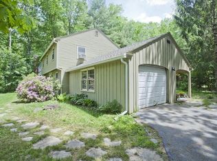 107 Alpine Dr, Amherst, MA 01002