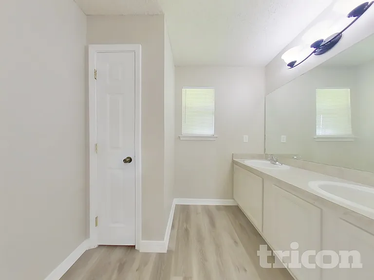 2727 Fox Creek Dr E — Photo 8
