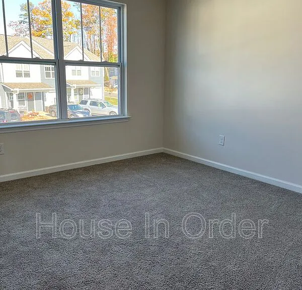 34 Malcolm Ct — Photo 7