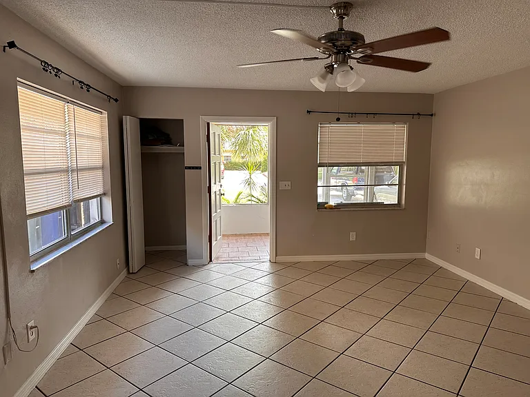 702 Heritage Ln — Photo 10