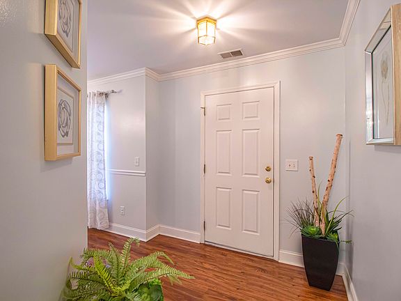 2nd image of 405 Arbor Oaks Dr