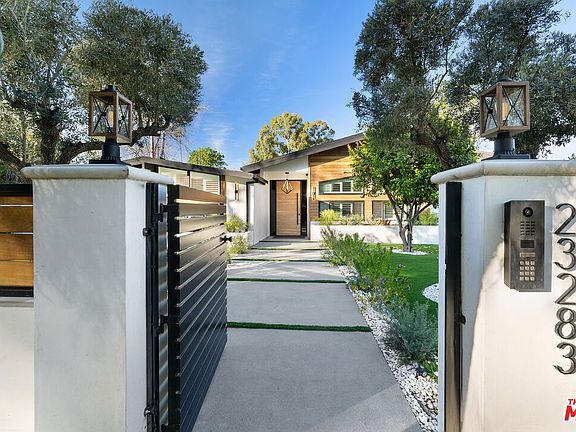 4th image of 23283 Erwin St