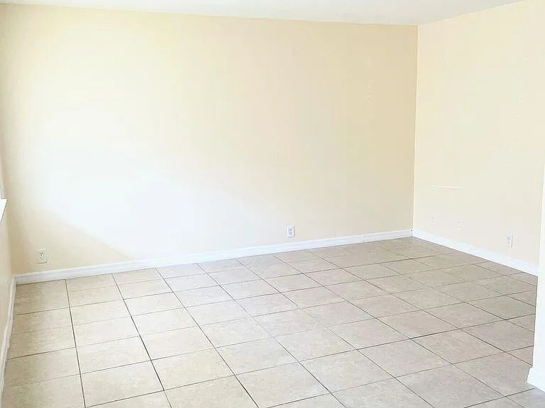1029 S D St #2 — Photo 3
