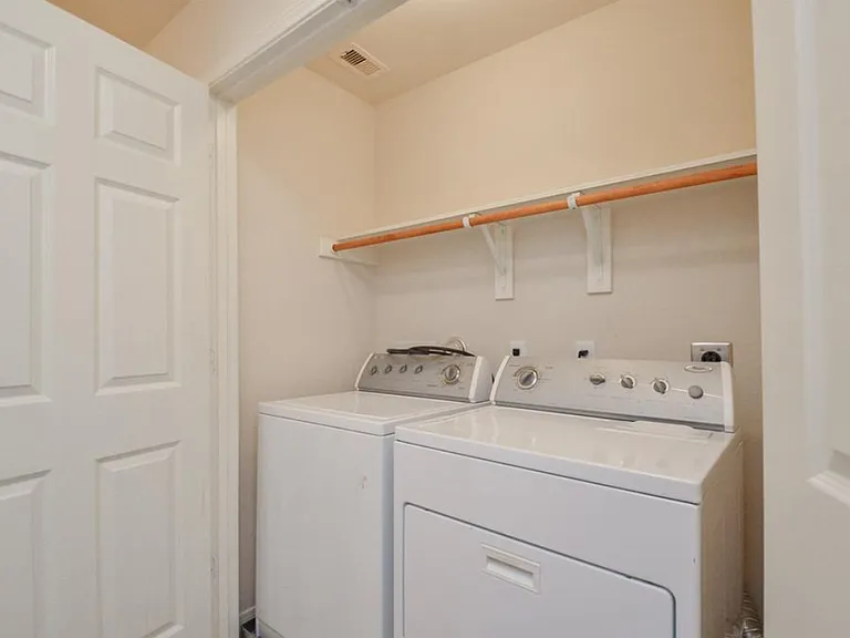 2934 Meadowglen Crst — Photo 13
