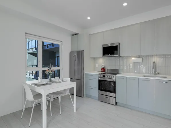 10777 138th St #309, Surrey, BC V3T 5E3