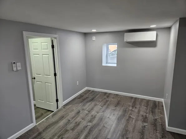 326 Roselyn St, Philadelphia, PA 19120