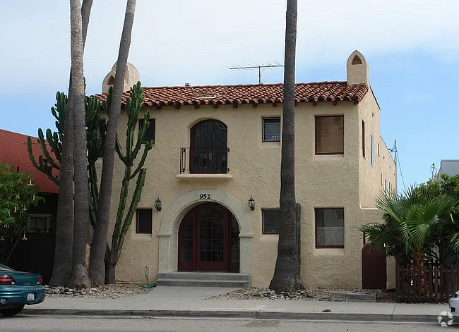 Studio, 400 sqft, $1,875 — Photo 1