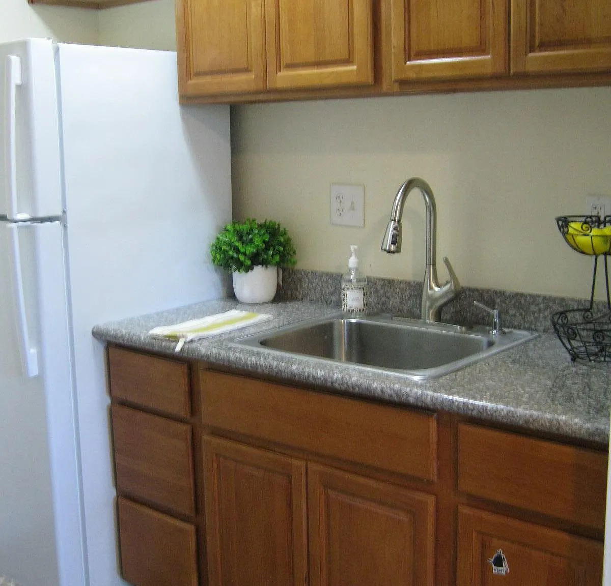 Whitesgate Apartments — Photo 3