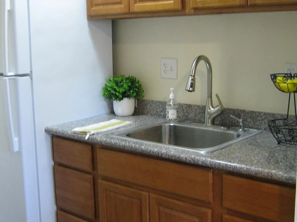 granite kitchen and cabinets