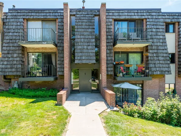 734 Forest Green Dr, Coraopolis, PA 15108