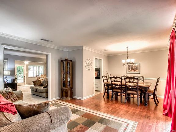 3rd image of 2041 N Kirkwood Dr