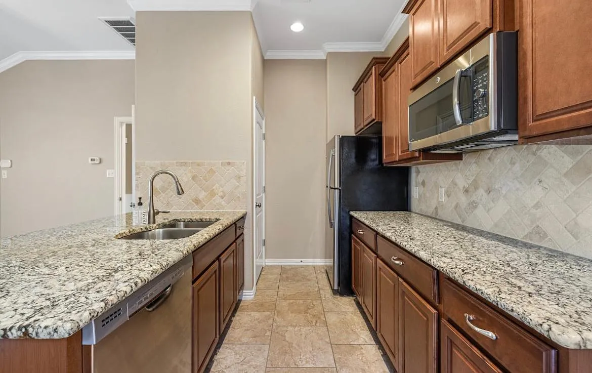 3810 Bainbridge Cv — Photo 4
