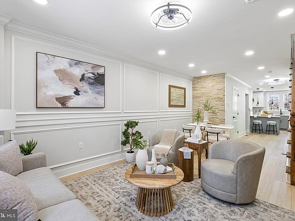 4th image of 2076 E Monmouth St