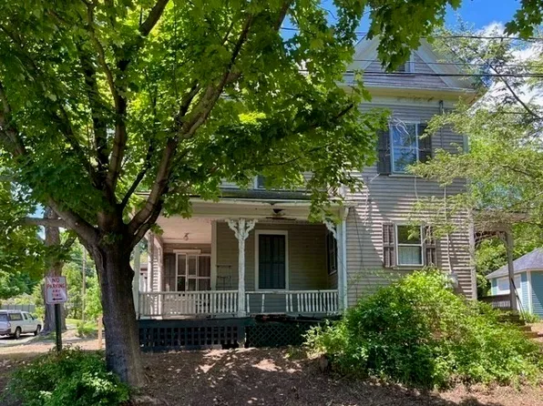 107 Riverside Dr, Northampton, MA 01062