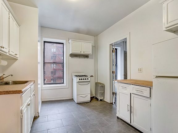 2nd image of 1427 York Ave APT 2B