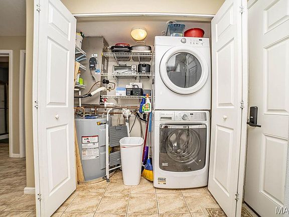 4th image of 686 Clearwater Dr Unit 3-B