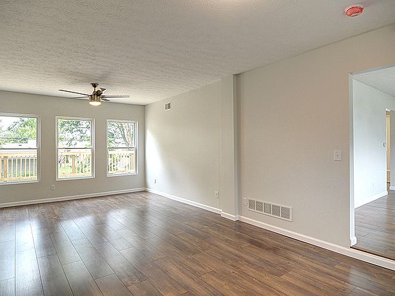 5th image of 700 Buckeye St