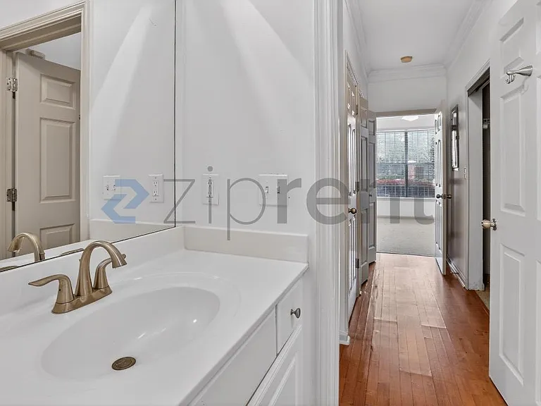 1111 Westchester Rdg NE — Photo 11