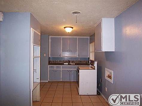 4th image of 874 N Jefferson Dr