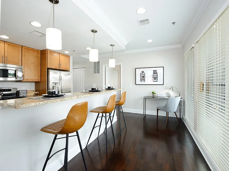 619 Adams St — Photo 4