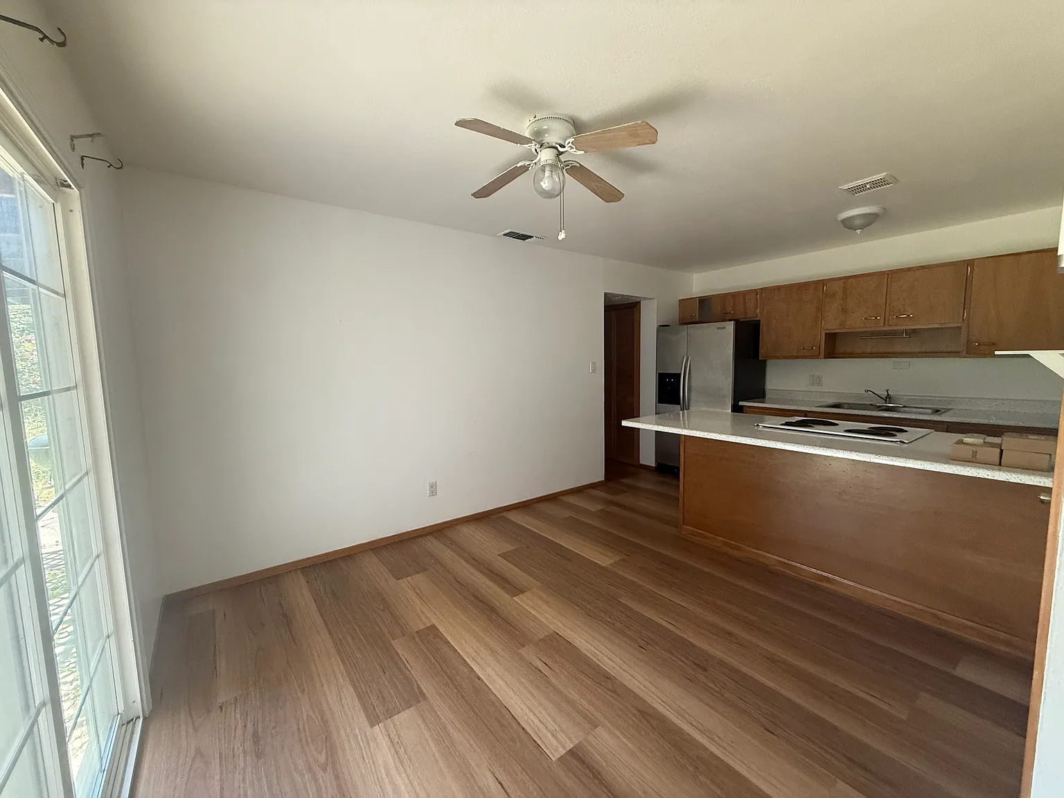 2 bed, 882 sqft, $1,950 — Photo 3