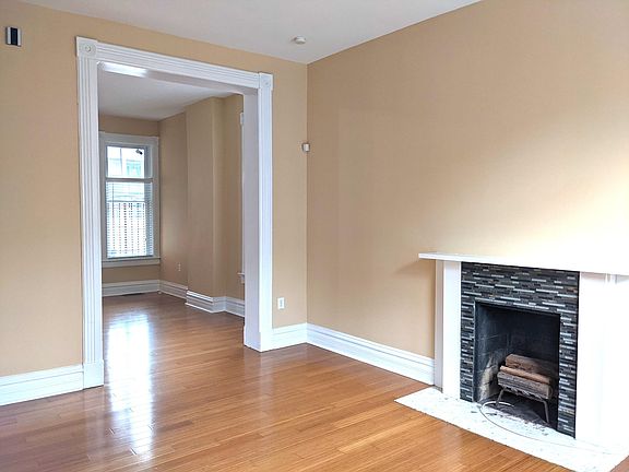 2nd image of 2626 Caroline St