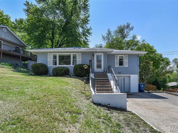 51 Grandview Dr, Collinsville, IL 62234