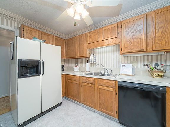 4th image of 652 Lantern Ridge Dr