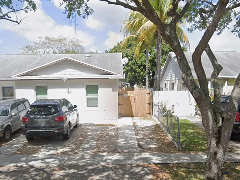 5813 S 37th Ct — Photo 1