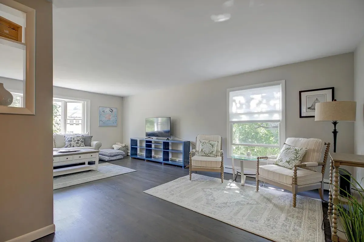 4 bed, 2388 sqft, $4,250 — Photo 4