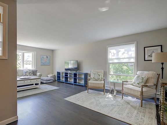4th image of 132 Ruggles Ave