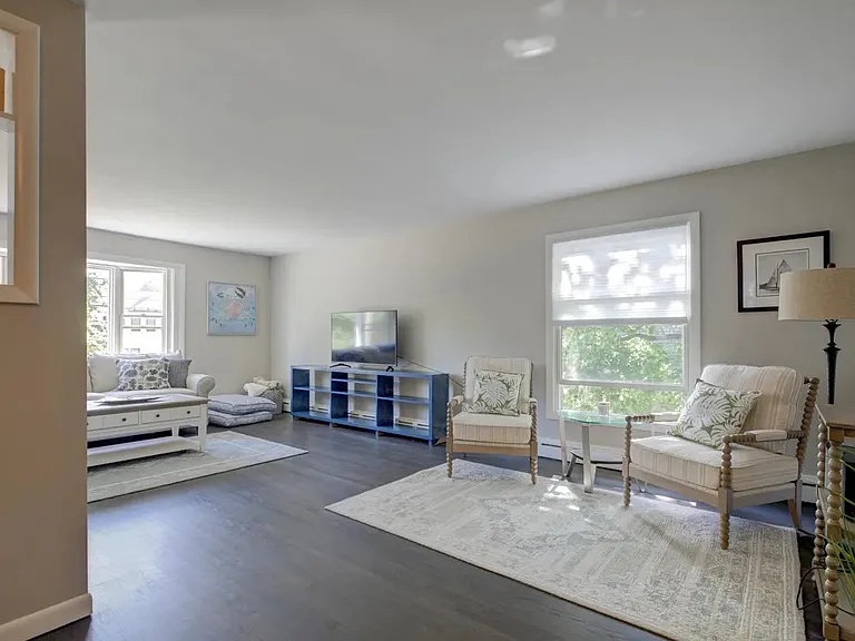 132 Ruggles Ave — Photo 4