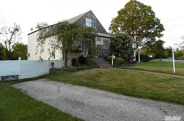 1st image of 97 Peconic Dr