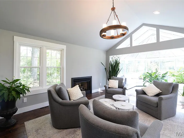 1306 S Geyer Rd — Photo 26