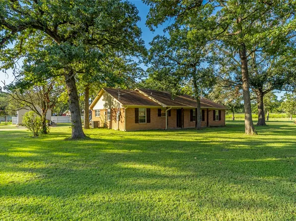 7826 Bowman Rd, Hearne, TX 77859