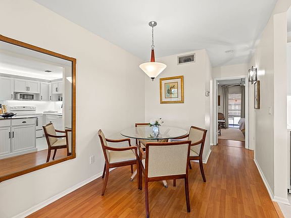 2nd image of 110 Spring Lake Ct