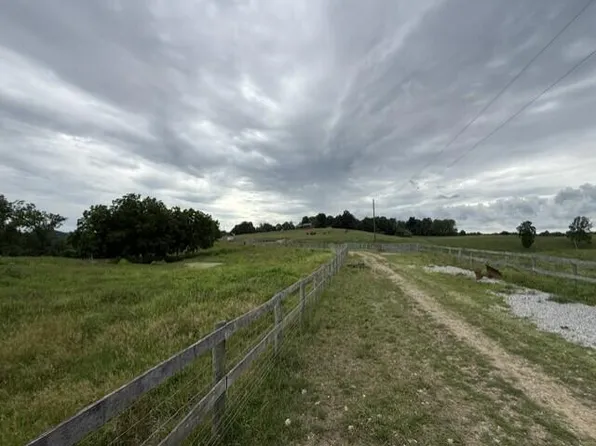 665 Lillies Ferry Rd, Winchester, KY 40391
