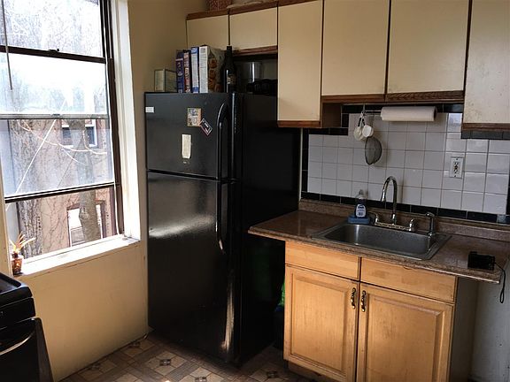 5th image of 122A Baldwin Ave #302