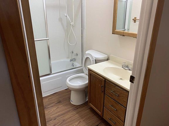 5th image of 2917 W 73rd Pl
