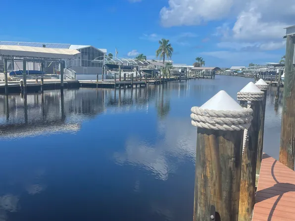 3687 Blueberry Ln, Saint James City, FL 33956