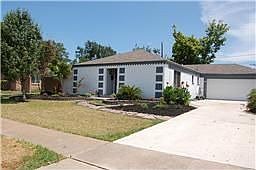 3rd image of 3207 Cedarmont Dr