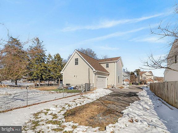 3rd image of 4047 White Haven Dr
