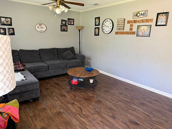 3rd image of 1122 Calvary St