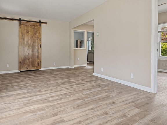 4th image of 35553 Booth Ave