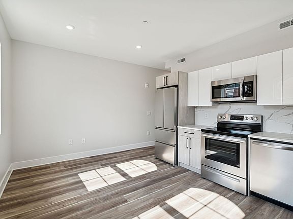 2nd image of 862 N 41st St #10